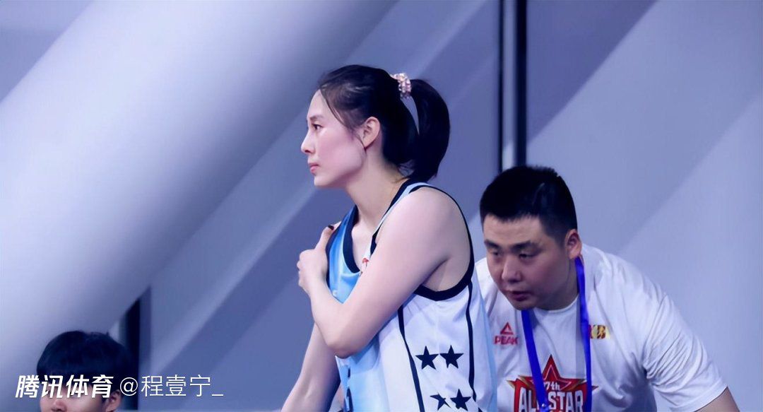 威尔（瑞安•雷诺兹 饰）的女儿玛雅（阿比吉尔•布莱斯林 饰）在黉舍进修了性教育以后，回抵家中嚷着要父亲给她讲述关于本身的恋爱故事。雅玛更想尽力的从故事中找到母亲的形象，固然她的怙恃已离婚。                                  　　1992年，威尔临时分袂的女友艾米莉（伊丽莎白•班克斯 饰）独自来到纽约成长本身的事业，他是协助克林顿竞选总统的竞选战团的一员。威尔大志勃勃，可是他的事业却不如想象中顺遂。                                  　　豪情路也是如斯，孤单的威尔跟战团员工艾波（艾拉•费舍尔 饰）、新闻记者夏曼（蕾切尔•薇姿 饰）成长出如有似无的豪情，最后他乃至与一样出轨了的艾米莉分手结束。                                  　　即便到后来威尔在纽约站稳了脚，有了本身的公司，他仍是兜兜转转在这三个女人傍边，到底谁是他的真爱？